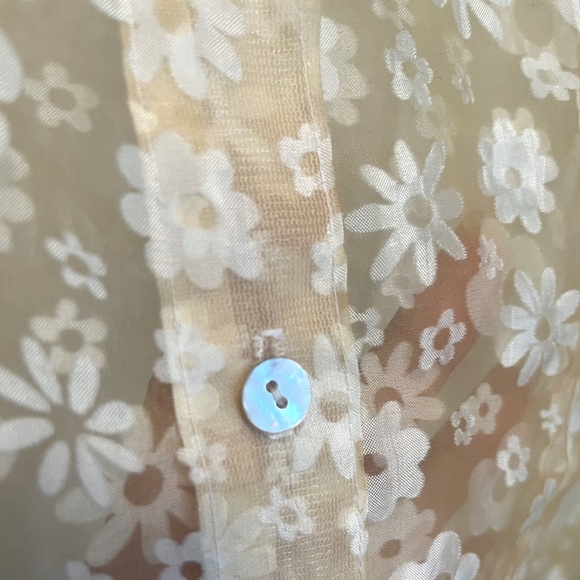 Pastel yellow vintage floral point collar abalone shell button down blouse - Picture 7 of 8
